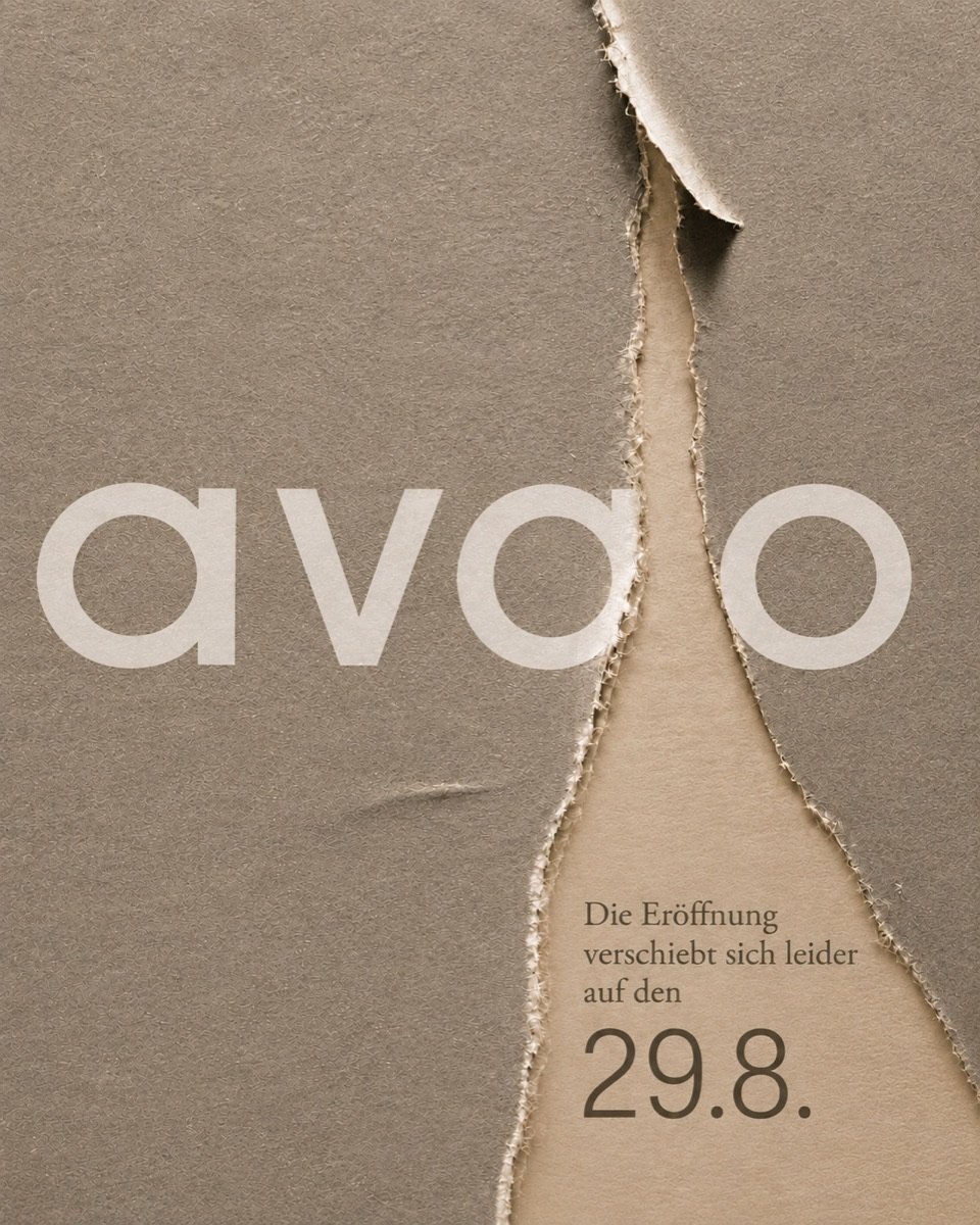 avao · aufgerissenes Plakat: Eröffnung verschiebt sich auf den 29.8.